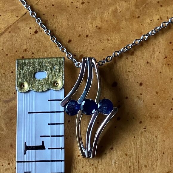 Masoala Sapphire Sterling Silver Pendant - Picture 3 of 6